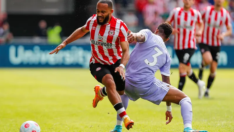 Brentford vs Leeds trong trận đấu bóng đá