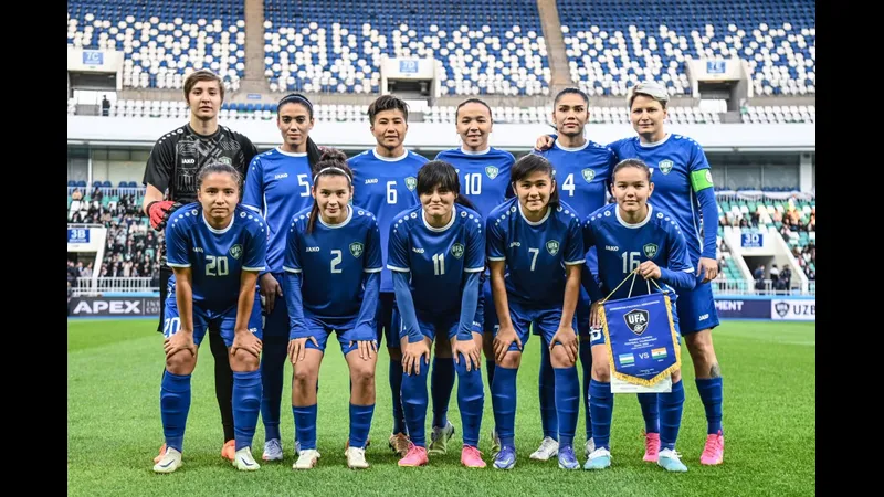 Cầu thủ Uzbekistan và Gabon tranh chấp bóng trên sân cỏ - Lịch sử đối Cầu thủ Uzbekistan và Gabon tranh chấp bóng trên sân cỏ - Lịch sử đối