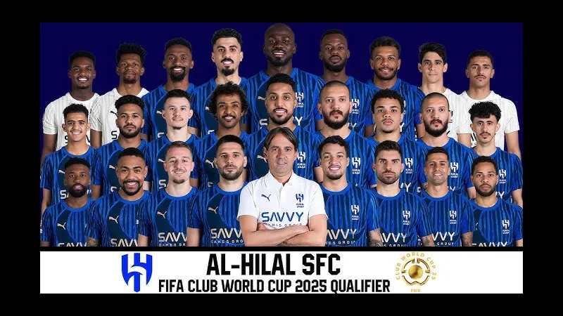 Cầu thủ Al Hilal đang thực hiện cú sút uy lực trước Damac